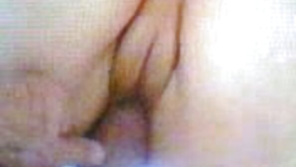Vene modelli kurku läheb sageli vaja suhudega porno pildistamiseks esimeses isikus.