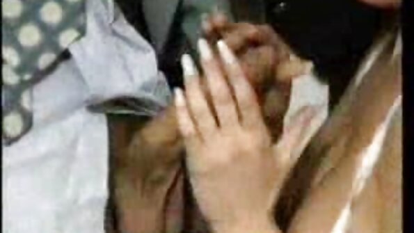 Imeilus blond imeb ja neelab cum.