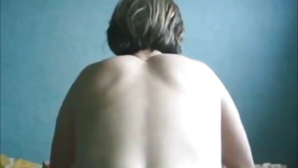 Vene blond sai läbi aluspükste mõnu semu riistast.