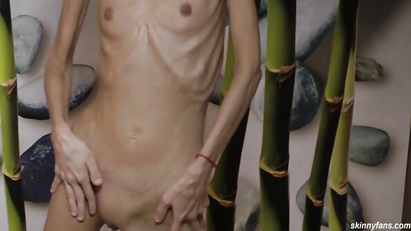 Cumshot tüdruksõbra väga ilusas vagiinas.