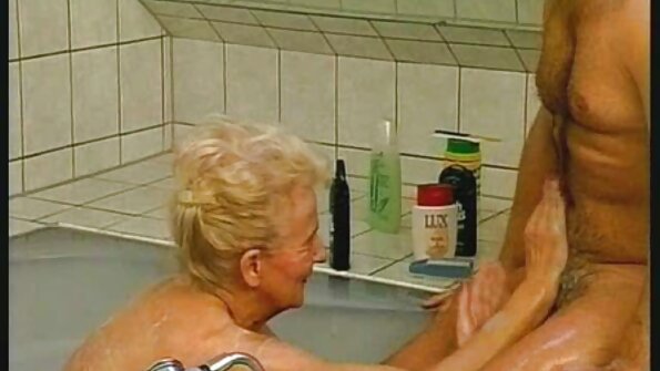 Persse püsti - suure valge riistaga kutt ja püstiste rindadega noor tüdruk.