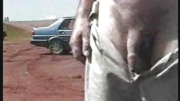 Pärast hommikusööki lasi turske Aasia tüdruk oma kallimal end keppima ja pubis näksima.